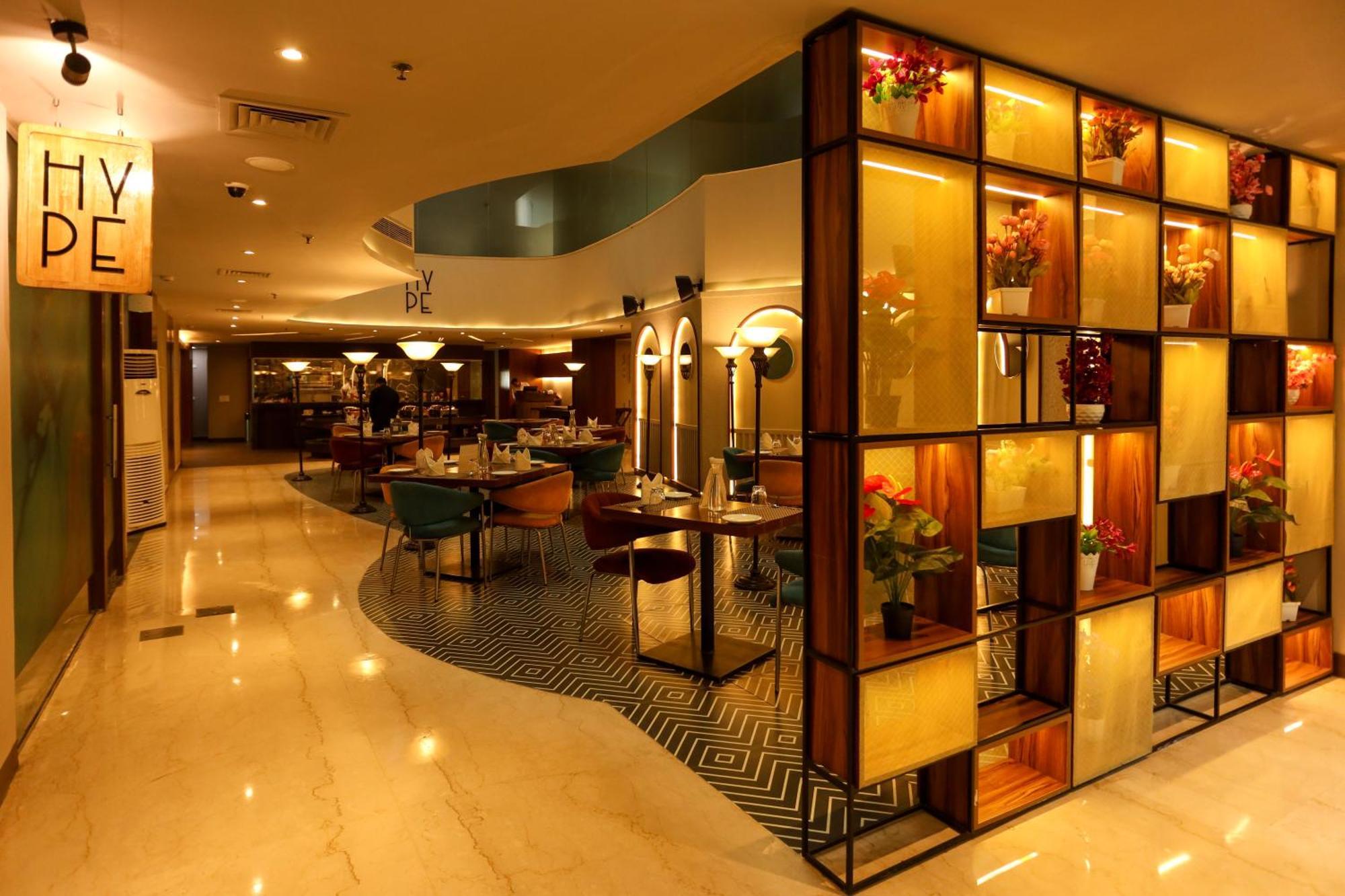 Hyphen Business Hotel Noida Exterior foto