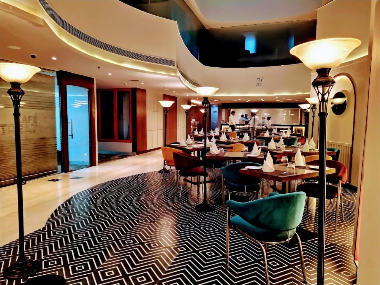 Hyphen Business Hotel Noida Exterior foto