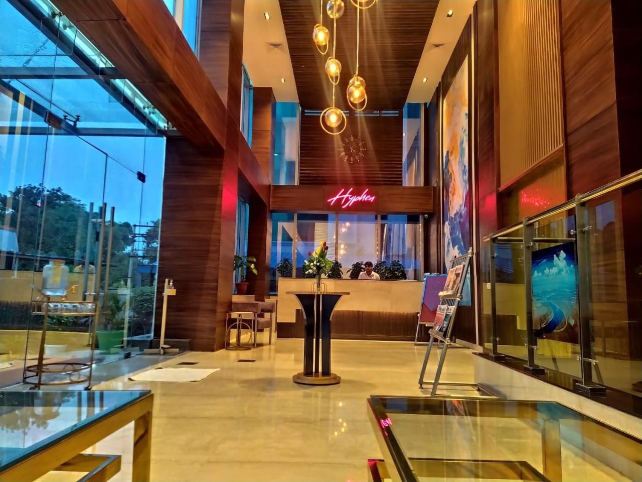 Hyphen Business Hotel Noida Exterior foto