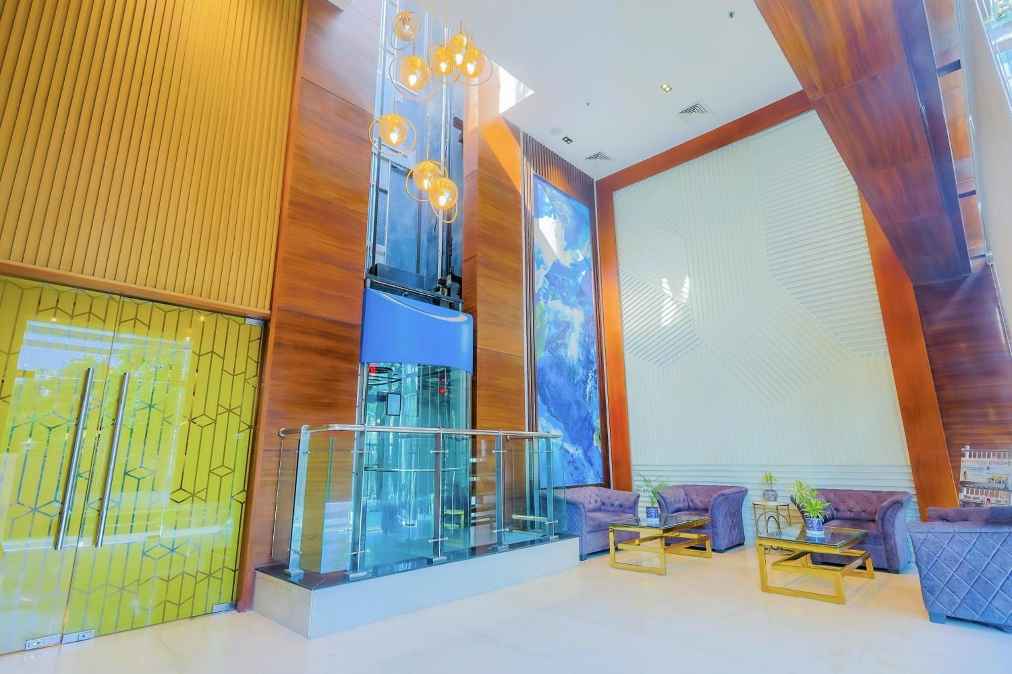Hyphen Business Hotel Noida Exterior foto